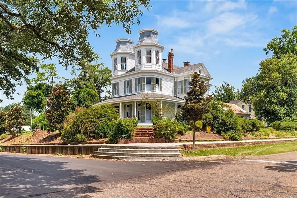 1891 Victorian house in Natchez, Mississippi - $899k | Old Houses USA